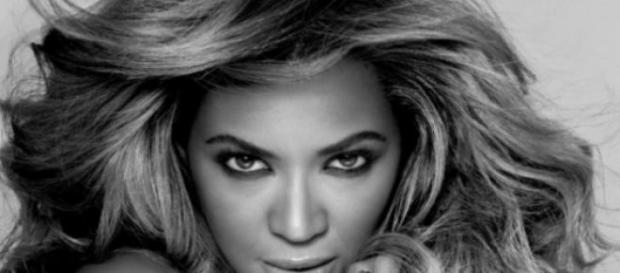 Beyoncé 'com os olhos' em Jay Z Beyoncé 'com os olhos' em Jay Z