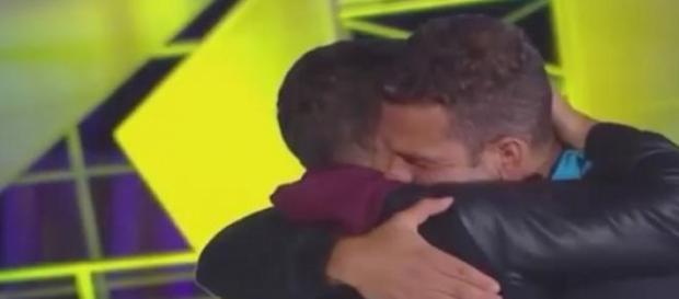 Cabanas emocionado abraza a Alejandro Consejo Cabanas emocionado abraza a Alejandro Consejo