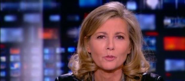 Claire Chazal, pendant le journal de 20 heures Claire Chazal, pendant le journal de 20 heures