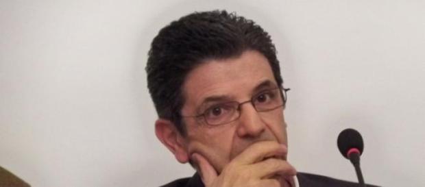 Ex-ministro culpado em três dos sete crimes Ex-ministro culpado em três dos sete crimes