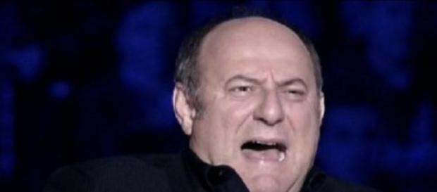 Gerry Scotti nella bufera: piovono accuse sul web Gerry Scotti nella bufera: piovono accuse sul web