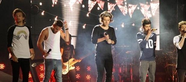 One Direction bei einem Konzert in Chile. One Direction bei einem Konzert in Chile.