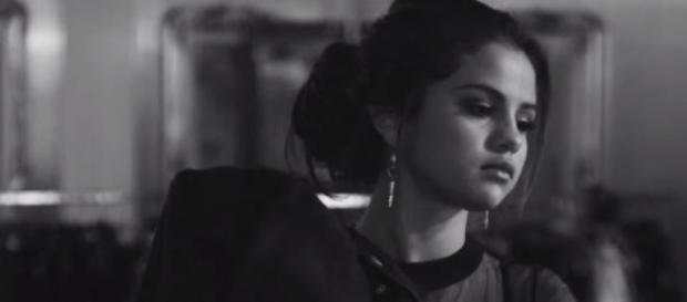 Selena Gomez não lida bem com as críticas. Selena Gomez não lida bem com as críticas.