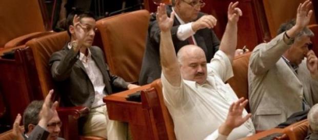 Senatorii romani voteaza impotriva Roamniei Senatorii romani voteaza impotriva Roamniei
