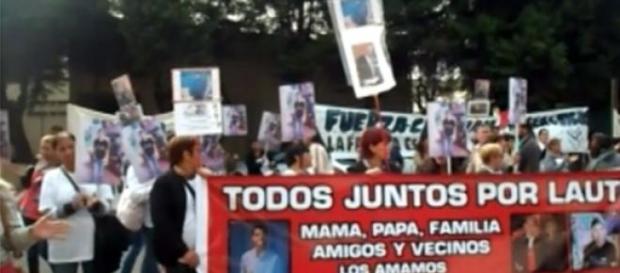 Vecinos y familiares reclamando justicia Vecinos y familiares reclamando justicia