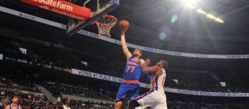 Il Mago che schiaccia contro i Detroit Pistons 