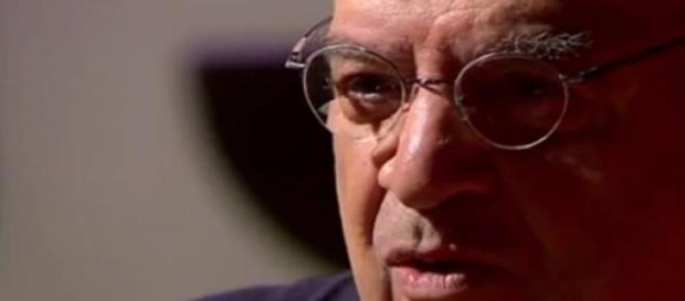 Abujamra provocando o entrevistado Abujamra provocando o entrevistado