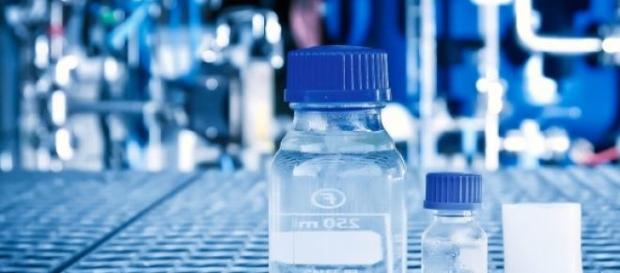 Amostras do novo diesel desenvolvido com ar e água Amostras do novo diesel desenvolvido com ar e água