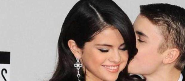 Bieber faz de tudo para reconquistar Selena. Bieber faz de tudo para reconquistar Selena.