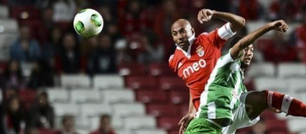 Hassan luta com Luisão, possível futuro colega. Hassan luta com Luisão, possível futuro colega.