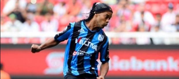 Ronaldinho continuará en Querétaro Ronaldinho continuará en Querétaro