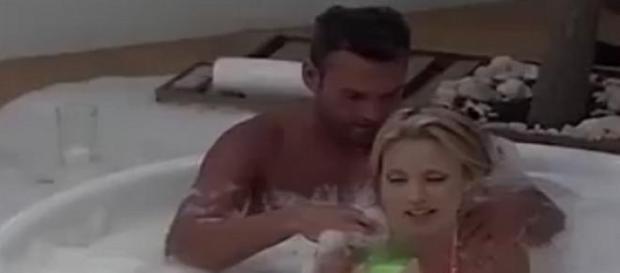 Sensual masaje de Cabanas a Aynara Eder Sensual masaje de Cabanas a Aynara Eder