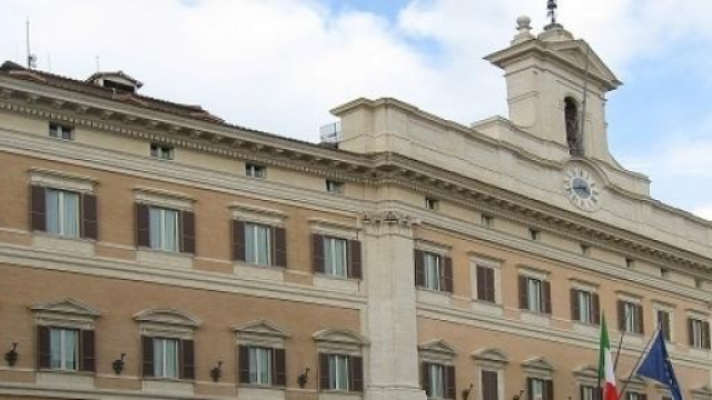 Le surreali ed inopportune risse in parlamento