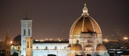 In foto, visione notturna di Firenze