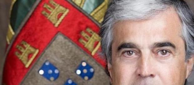 Aguiar Branco reconhece lapso através do Facebook Aguiar Branco reconhece lapso através do Facebook