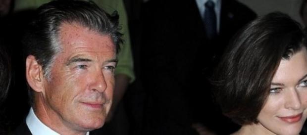 Pierce Brosnan y Milla jovovich Pierce Brosnan y Milla jovovich