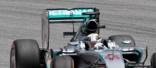 F1, Ferrari pressa Mercedes: Lauda sprona Rosberg.