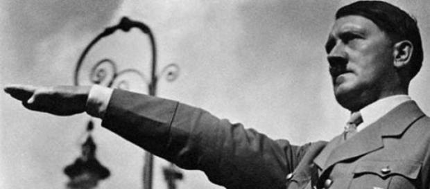 Adolf Hitler condujo a Alemania al desastre total Adolf Hitler condujo a Alemania al desastre total