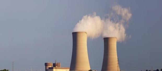Central que funciona con combustible nuclear Central que funciona con combustible nuclear