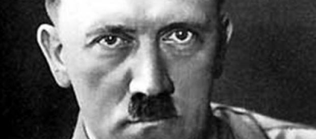 Hitler est mort il y a 70 ans. Hitler est mort il y a 70 ans.