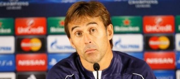 Lopetegui em conferência de imprensa. Lopetegui em conferência de imprensa.