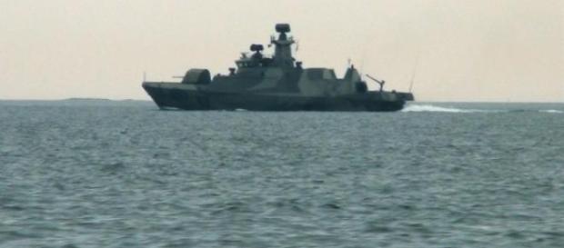 Navios finlandeses perseguem submarinos russos. Navios finlandeses perseguem submarinos russos.
