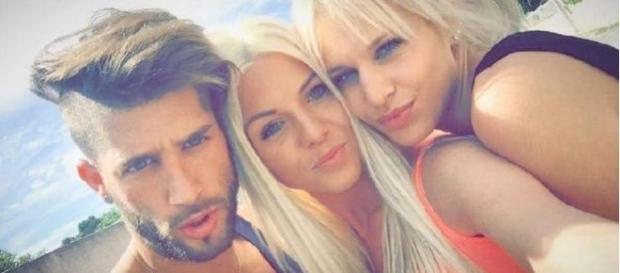 Paga Jessica et Adixia en direct du chantier Paga Jessica et Adixia en direct du chantier