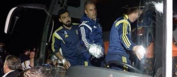 Autocarul echipei de fotbal Fenerbahce Istanbul Autocarul echipei de fotbal Fenerbahce Istanbul