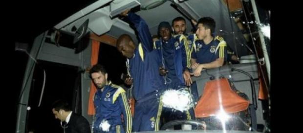 Equipa no autocarro do Fenerbahçe Equipa no autocarro do Fenerbahçe