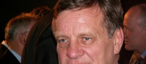 Hartmut Mehdorn macht den Abflug und kassiert Hartmut Mehdorn macht den Abflug und kassiert
