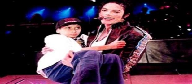 Michael Jackson ar fi cumparat tacerea victimelor Michael Jackson ar fi cumparat tacerea victimelor