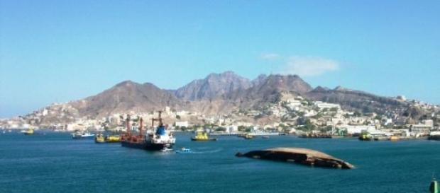 La ville d'Aden est frappée par les combats. La ville d'Aden est frappée par les combats.