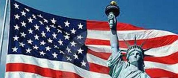 Statua Wolności na tle flagi USA Statua Wolności na tle flagi USA