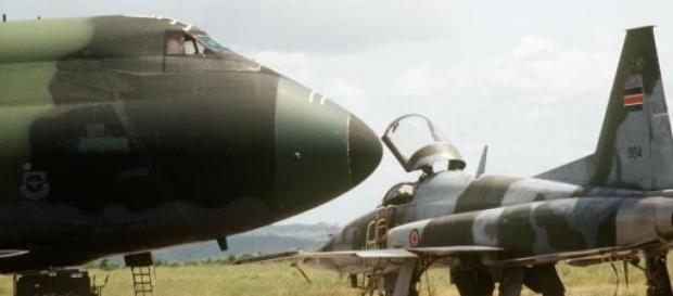 F-5 queniano, a ser preparado para uma sortida. F-5 queniano, a ser preparado para uma sortida.