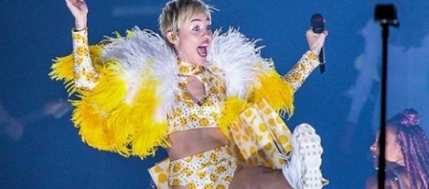 Miley Cirus kann auch ohne Drogen Spaß haben. Miley Cirus kann auch ohne Drogen Spaß haben.