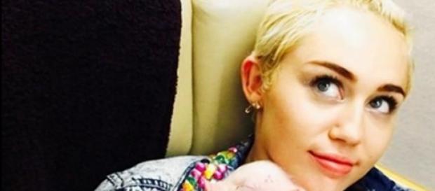 Miley Cyrus vuelve a sonreir Miley Cyrus vuelve a sonreir