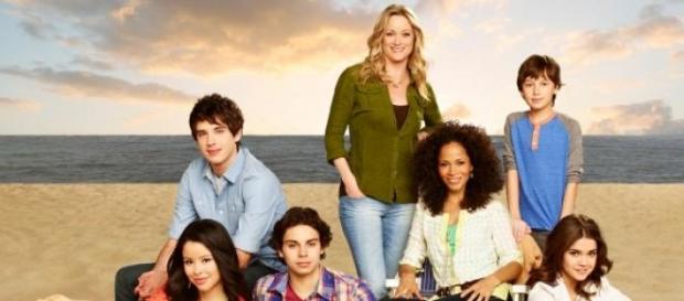 Jake T. Austin anuncia a sua saída da série. Jake T. Austin anuncia a sua saída da série.