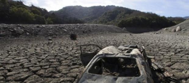 Les eaux souterraines sont en train de se sécher. Les eaux souterraines sont en train de se sécher.