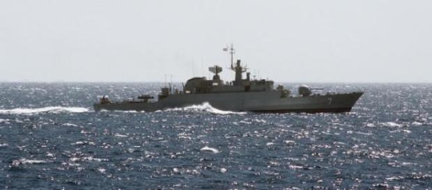 Navios iranianos navegam junto da costa iemenita. Navios iranianos navegam junto da costa iemenita.