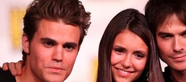 Nina Dobrev com Paul Wesley e Ian Somerhalder. Nina Dobrev com Paul Wesley e Ian Somerhalder.
