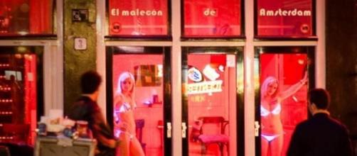 Amsterdam Les Prostituées Montrent Leur Désaccord Avec La Fermeture