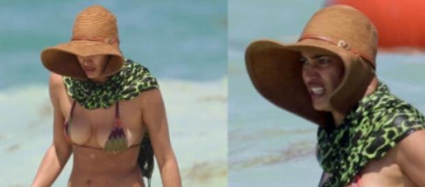 Irina Shayk com dificuldades com o biquíni Irina Shayk com dificuldades com o biquíni