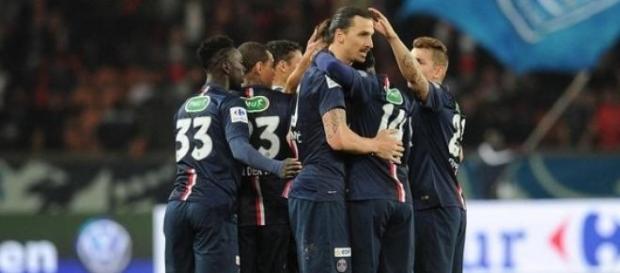 L'équipe du PSG autour de Zlatan. L'équipe du PSG autour de Zlatan.