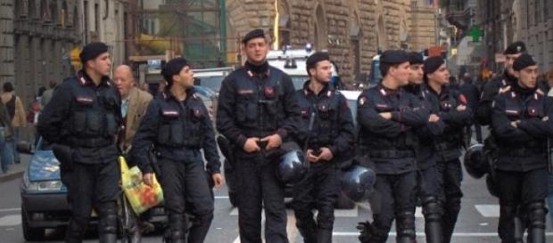 L'homme est détenu à la caserne des carabiniers. L'homme est détenu à la caserne des carabiniers.