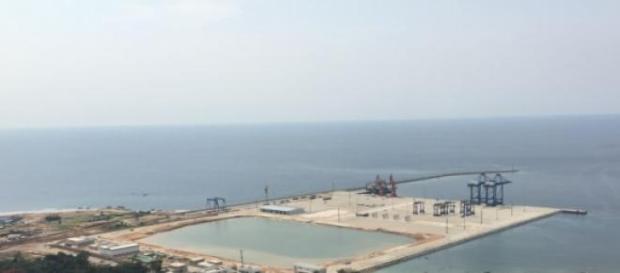 Une vue aérienne du port de Kribi. Une vue aérienne du port de Kribi.