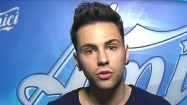 Protesta per l'eliminazione di Davide da Amici 14.