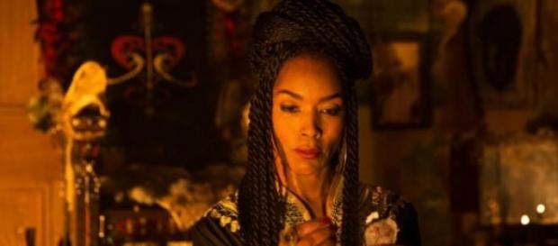 Angela estreou-se em Coven como Madame Laveau. Angela estreou-se em Coven como Madame Laveau.