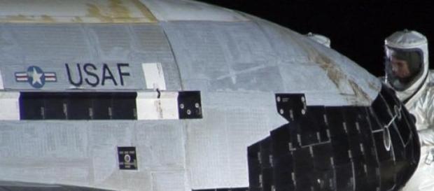Es una misión secreta de la Fuerza Aérea de USA Es una misión secreta de la Fuerza Aérea de USA