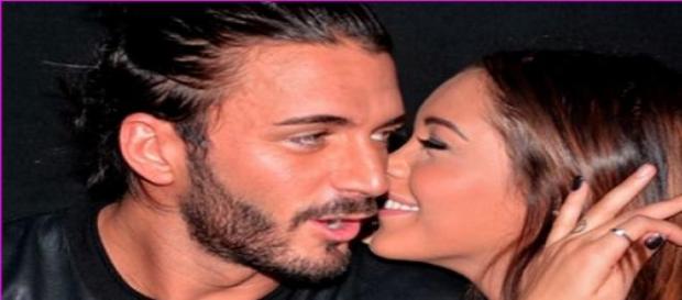 Thomas et Nabilla s'amusent en booking Thomas et Nabilla s'amusent en booking