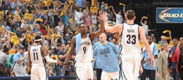 Tony Allen y Marc Gasol festejan el triunfo Tony Allen y Marc Gasol festejan el triunfo